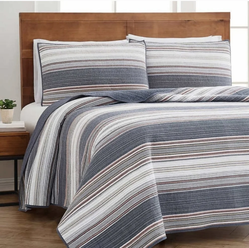 NWT! Retro Chic Quilt Set Queen 3 Piece